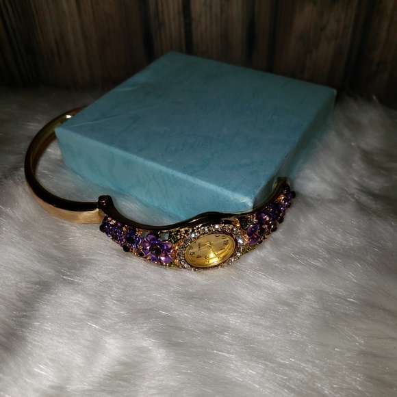 Faux Fashion Beatiful Watch - Picture 4 of 5